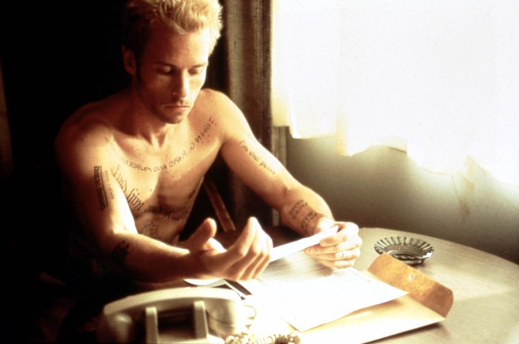 <em>Memento</em>, de Christopher Nolan, 2000 - crédits : NEWMARKET CAPITAL GROUP / Ronald Grant Archive/Mary Evans Picture Library / Photononstop