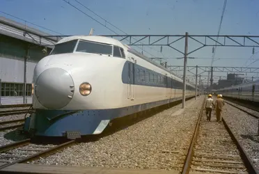 Shinkansen, train à grande vitesse - crédits : Paul Almasy/ Corbis/ VCG/ Getty Images