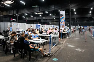 Vaccination de masse contre la Covid-19 - crédits : Adrien Nowak/ Hans Lucas/ AFP