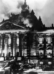 Incendie du Reichstag - crédits : Fox Photos/ Hulton Archive/ Getty Images