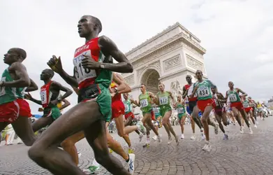 Marathon de Paris, 2003 - crédits : Michael Steele/ Getty Images