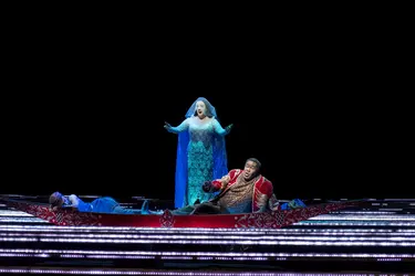 <em>L'Amour de loin</em>, opéra de K. Saariaho, mise en scène de Robert Lepage - crédits : Jack Vartoogian/ Getty Images