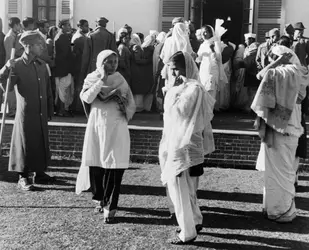 Dernier hommage à Gandhi, 1948 - crédits : Fox Photos/ Hulton Archive/ Getty Images