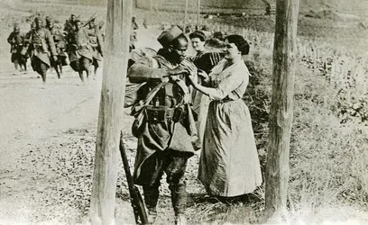 Tirailleurs sénégalais en Champagne, 1914 - crédits : Gusman/ Leemage