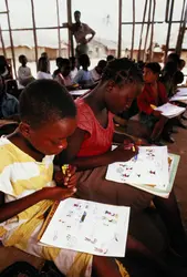 Enfants victimes de la guerre au Mozambique - crédits : Penny Tweedie/ Getty Images