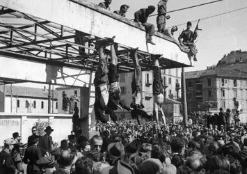 L'exécution de Mussolini en 1945 - crédits : Keystone/ Hulton Archive/ Getty Images