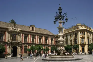 Séville: Plaza Virgen de Los Reyes - crédits : H. Champollion/ AKG-images