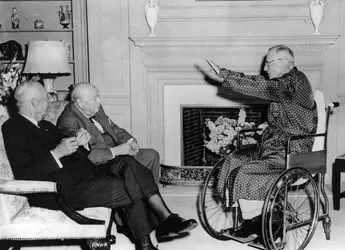 Churchill, Eisenhower et Dulles, 1959 - crédits : Keystone/ Hulton Archive/ Getty Images