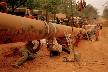 Oléoduc au Cameroun - crédits : Tom Stoddart/ Hulton Archive/ Getty Images