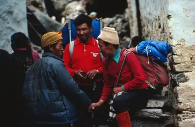 Guides sherpa - crédits : Ernst Haas/ Getty Images