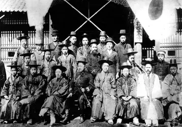 Officiers de l'armée coréenne, en 1910 - crédits : Topical Press Agency/ Hulton Archive/ Getty Images