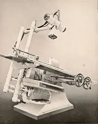 Radiologie : un appareil de haute précision - crédits : Collection Guy Pallardy