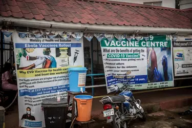 Le personnel sanitaire premier bénéficiaire de la vaccination contre le virus Ebola - crédits : Sally Hayden/ SOPA Images/ LightRocket/ Getty Images