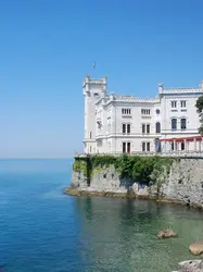 Château de Miramare, Trieste, Italie - crédits : Natalia Barsukova/ Shutterstock