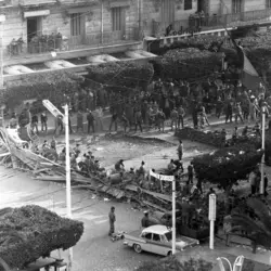 Barricades à Alger, 1960 - crédits : Keystone-France/ Gamma-Rapho/ Getty Images