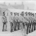 Soldats Dayak - crédits : Reinhold Thiele/ Hulton Archive/ Getty Images