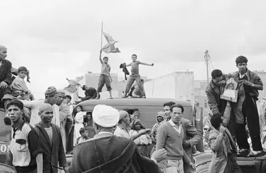 Dans l'attente du retour de Mohammed V - crédits : Robert B Taber/ Hulton Archive/ Getty Images