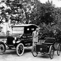 Henry Ford et la Ford T - crédits : Keystone Features/ Getty Images