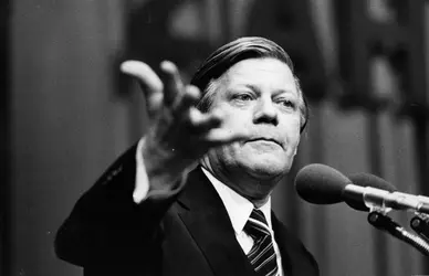 Helmut Schmidt vers 1972 - crédits : Keystone/ Hulton Archive/ Getty Images