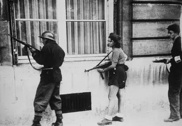Combats pour la libération de Paris, 1944 - crédits : Hulton-Deutsch/ Corbis Historical/ Getty Images