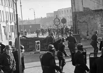Bataille dans le Bogside à Derry en août 1969 - crédits : Independent News and Media/Getty Images