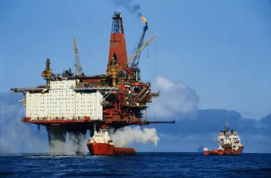 Plate-forme <it>offshore</it> en mer du Nord - crédits : Mark A Leman/ Stone/ Getty Images