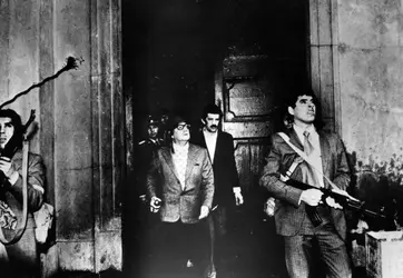 Salvador Allende lors du coup d'État du 11 septembre 1973 - crédits : Luis Orlando Lagos Vázquez/ Keystone/ Getty Images