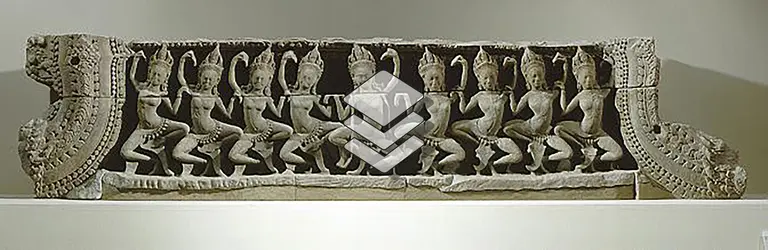 Fronton orné de neuf nymphes célestes, les Apsaras - crédits : Erich Lessing/ AKG-images