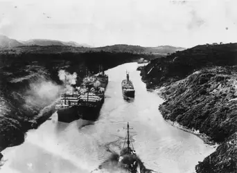 Canal de Panamá, 2 - crédits : Topical Press Agency/ Hulton Archive/ Getty Images