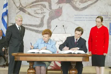 Lettonie: signature du traité d'adhésion à l'Union européenne, 2003 - crédits : Communauté européenne