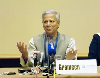 Muhammad Yunus, le père du microcrédit - crédits : D. Lyons/ Age Fotostock