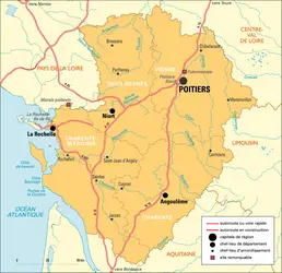 Poitou-Charentes : carte administrative avant réforme - crédits : Encyclopædia Universalis France