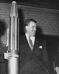 Von Braun et Explorer-1 - crédits : Hulton-Deutsch Collection/ Corbis/ Getty Images