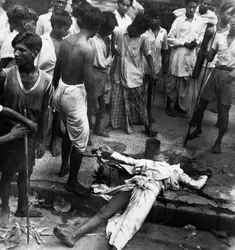 Émeutes de Calcutta, 1946 - crédits : Hulton-Deutsch/ Corbis Historical/ Getty Images