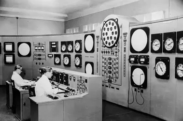 Contrôle de l'énergie nucléaire - crédits : Keystone/ Hulton Archive/ Getty Images
