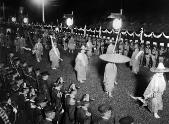 Funérailles du mikado - crédits : Hulton Archive/ Getty Images