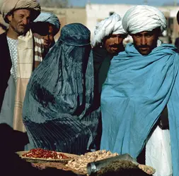 Femme portant le chadri - crédits : N. Cirani/ De Agostini/ Getty Images