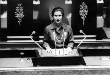 Simone Veil, 1974 - crédits : Philippe Ledru/ AKG-images