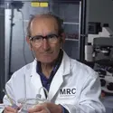 César Milstein - crédits : MRC Laboratory of Molecular Biology