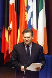 Kwasniewski au Parlement européen, novembre 1998 - crédits : Gerard Cerles/ AFP