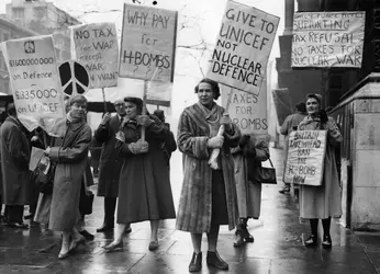 Manifestation antinucléaire anglaise - crédits : Ron Case/ Hulton Archive/ Getty Images