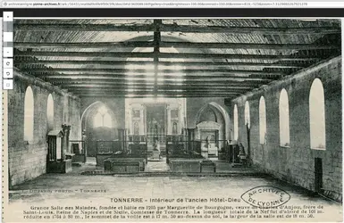 Salle des malades, hôtel-Dieu de Tonnerre - crédits : L. Durand/ Archives départementales de l'Yonne