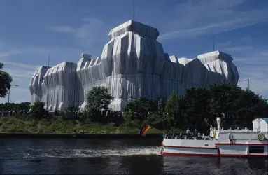 Reichstag empaqueté, Christo et Jeanne-Claude - crédits : Régis Bossu/ Sygma/ Getty Images