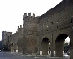 Enceinte d'Aurélien, Rome - crédits : A. Jemolo/ AKG-images