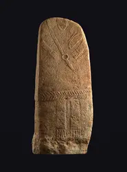 Statue-menhir, Les Maurels - crédits : P. Soissons/ musée Fenaille - Rodez, collection Société des lettres de l'Aveyron