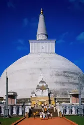 <it>Dagoba</it> à Anuradhapura (Sri Lanka) - crédits : Cris Haigh/ The Image Bank/ Getty Images