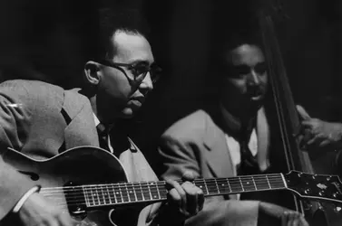 Barney Kessel - crédits : Ronald Startup/ Picture Post/ Getty Images