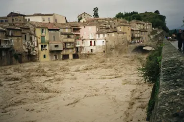 Inondations à Vaison-la-Romaine, 1992 - crédits : Martin Allen/ Sygma/ Getty Images