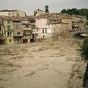 Inondations à Vaison-la-Romaine, 1992 - crédits : Martin Allen/ Sygma/ Getty Images