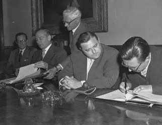 Accord anglo-allemand sur l'énergie atomique, 1957 - crédits : Folb/ Hulton Archive/ Getty Images